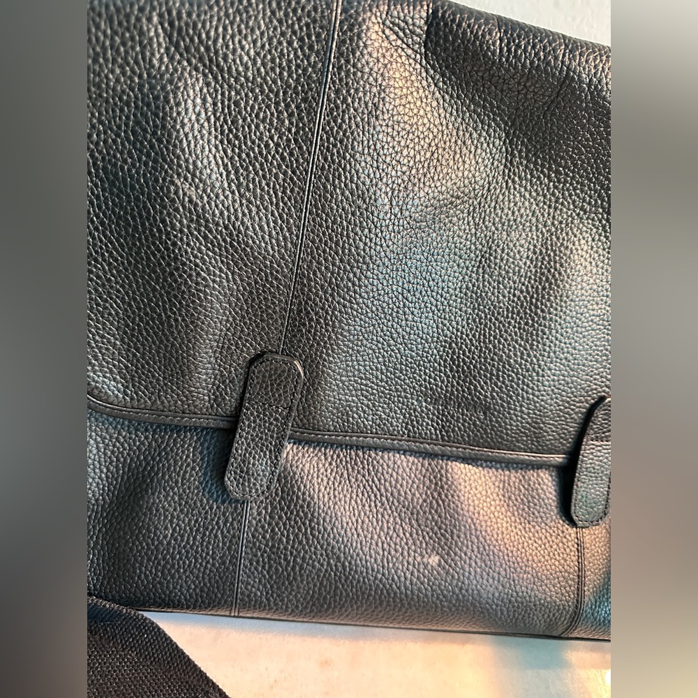 Cole Haan Men’s Black Leather Laptop\Messenger Bag with Adjustable Strap - Picture 7 of 11